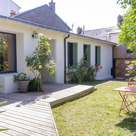 Holiday home Charmante Maison Plain-pied Et Son Jardin Fleuri Nantes