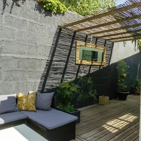 Holiday home Charmante Maison Plain-pied Et Son Jardin Fleuri *