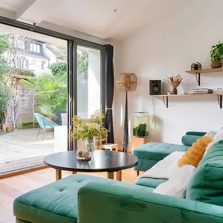 Charmante Maison Plain-pied Et Son Jardin Fleuri *