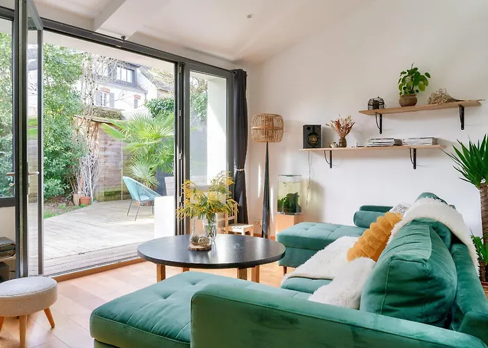 Charmante Maison Plain-pied Et Son Jardin Fleuri *