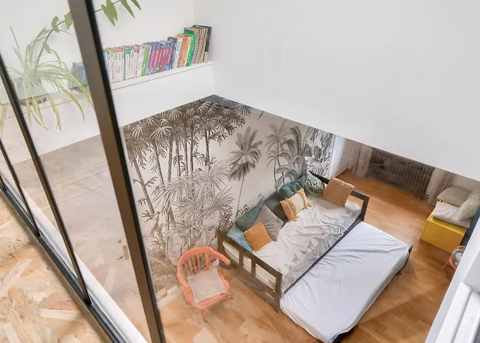 Charmante Maison Plain-pied Et Son Jardin Fleuri *